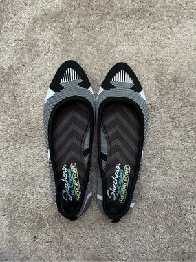 Skechers Memory Foam Black & White Pointed Toe Knit Flats Women’s 7